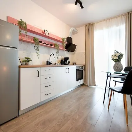 Pink Cloud Apartment Bucharest Exterior photo