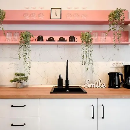 Pink Cloud Apartment Bucharest Exterior photo